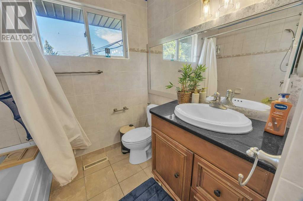 Single Family House 4 Level for Sale in  Brockington Road NW Brentwood Calgary 