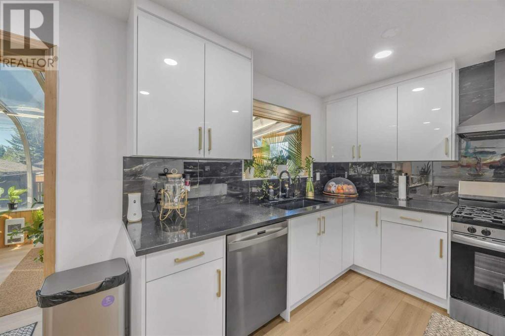 Single Family House 4 Level for Sale in  Brockington Road NW Brentwood Calgary 