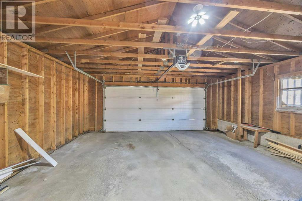 Single Family House 4 Level for Sale in  Brockington Road NW Brentwood Calgary 