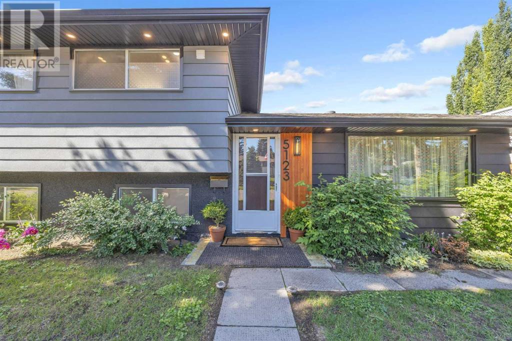 Single Family House 4 Level for Sale in  Brockington Road NW Brentwood Calgary 
