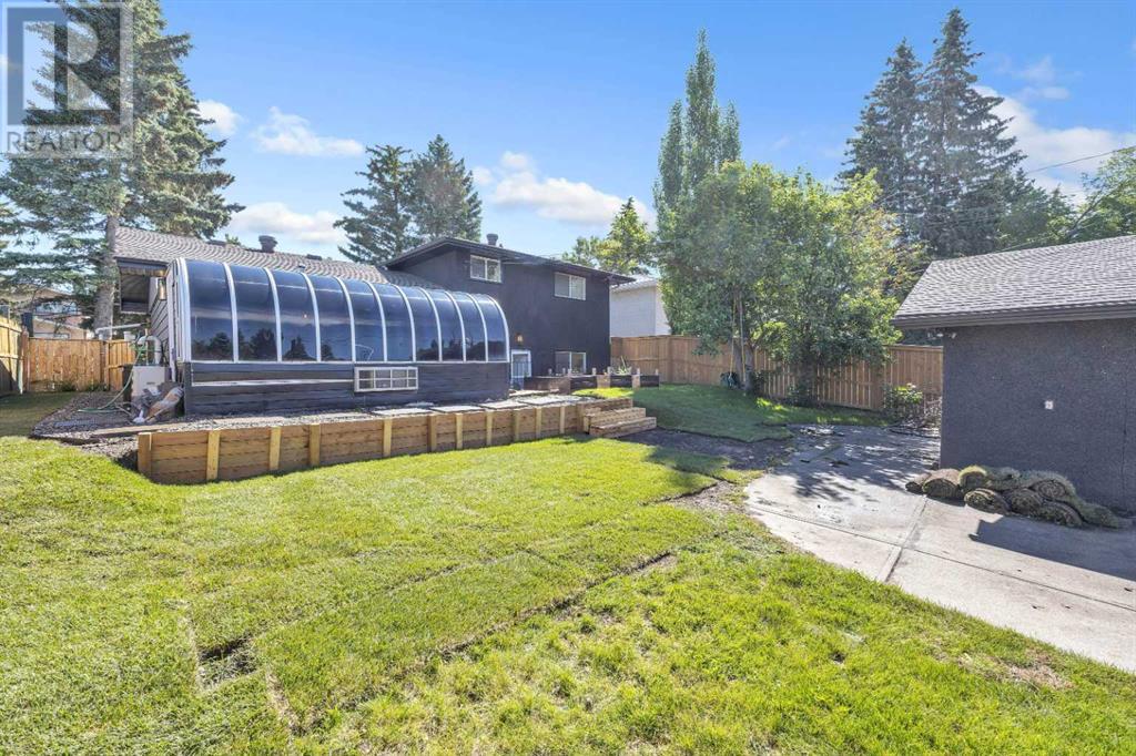 Single Family House 4 Level for Sale in  Brockington Road NW Brentwood Calgary 