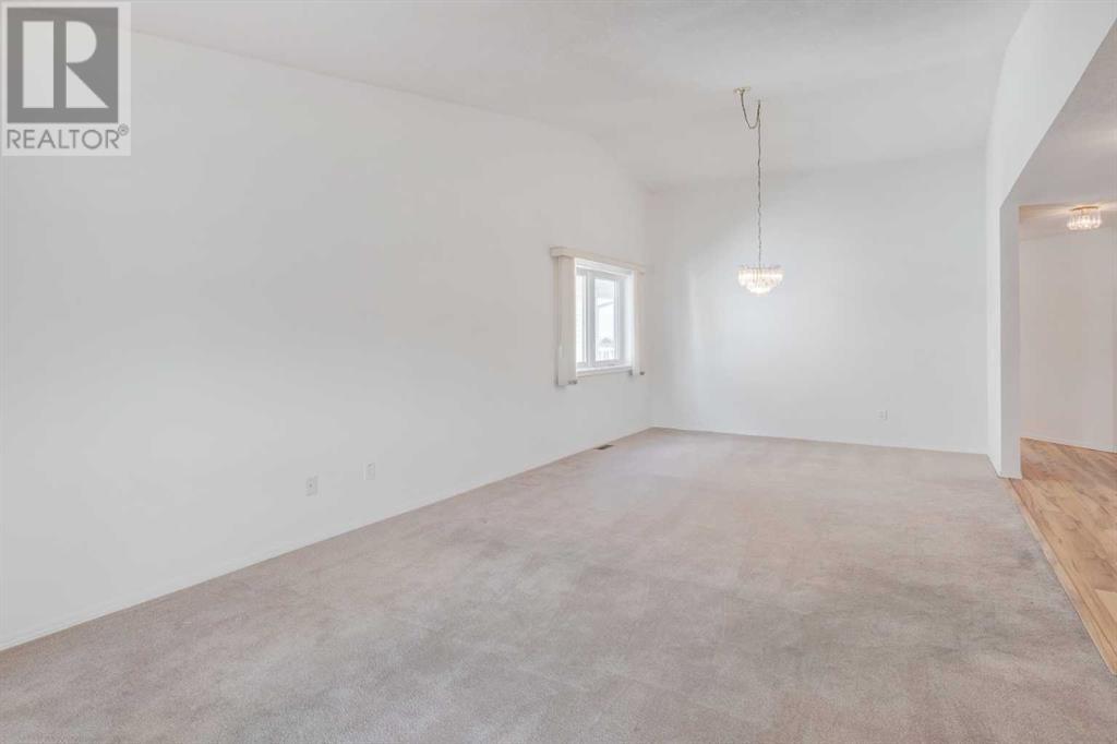 Single Family House for Sale in  Macewan Ridge Villas NW MacEwan Glen Calgary 