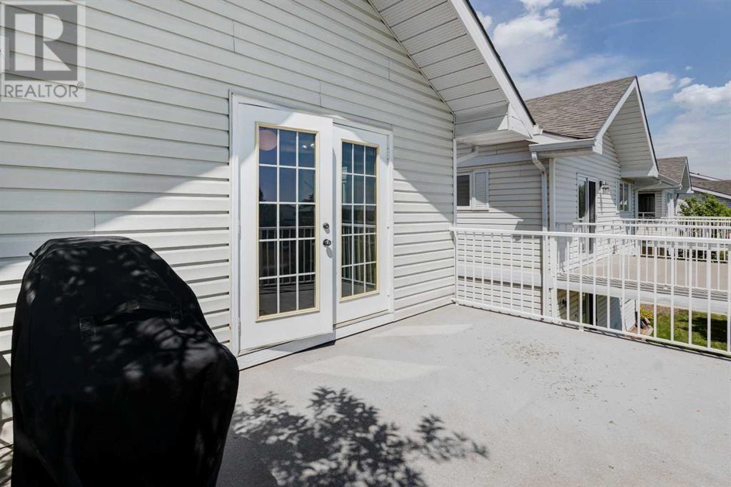 Single Family House for Sale in  Macewan Ridge Villas NW MacEwan Glen Calgary 