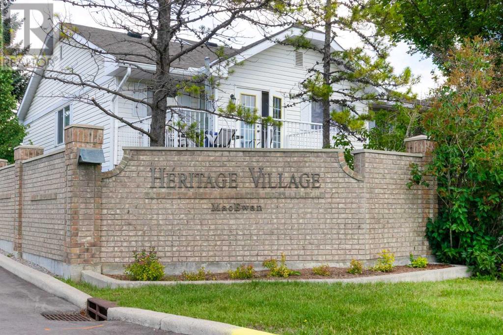 Single Family House for Sale in  Macewan Ridge Villas NW MacEwan Glen Calgary 