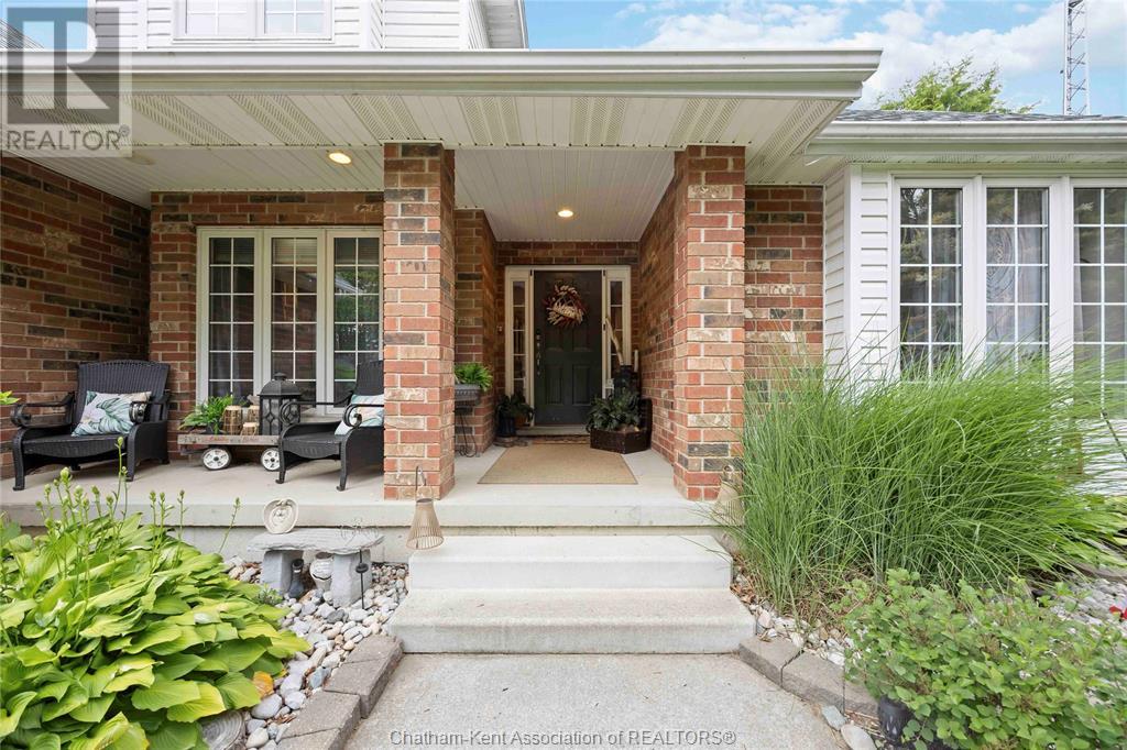 Photo 3 of 260 Trerice Street East, Dresden ON