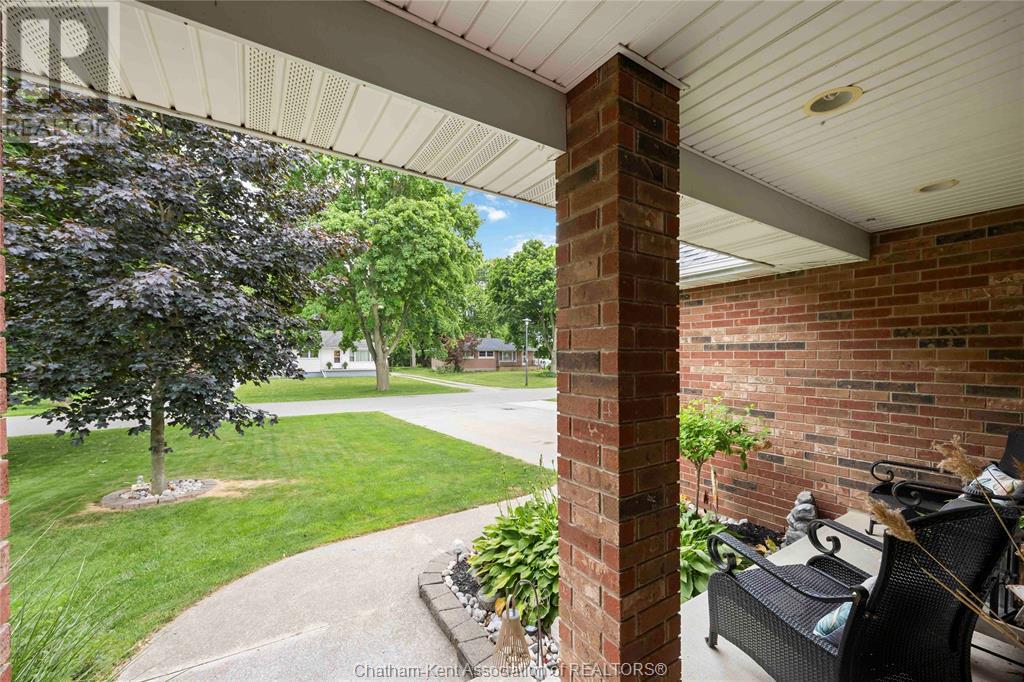 Photo 4 of 260 Trerice Street East, Dresden ON