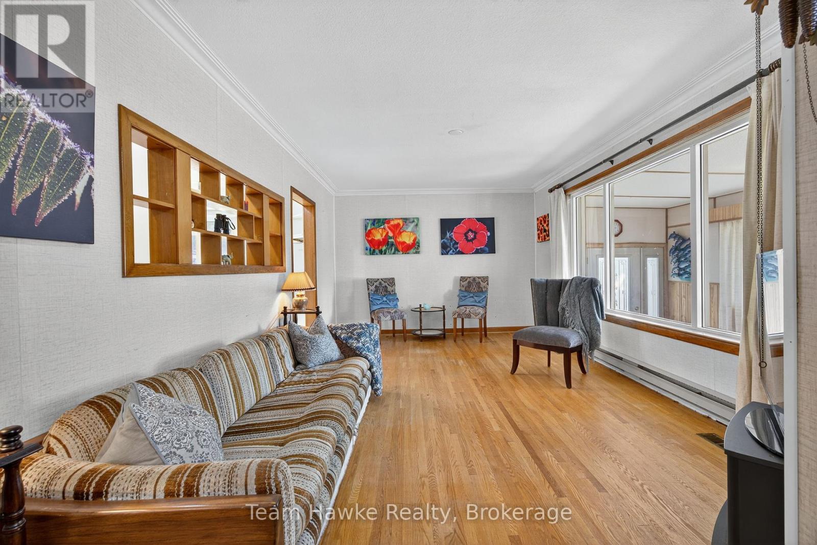Photo 10 of 828 Hugel Avenue, Midland ON