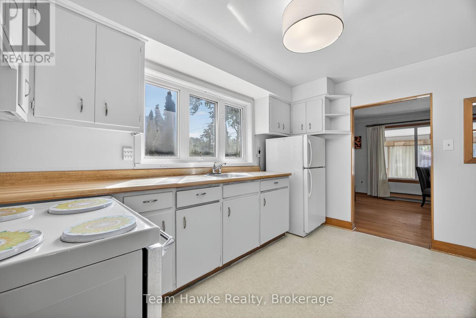 Photo 15 of 828 Hugel Avenue, Midland ON
