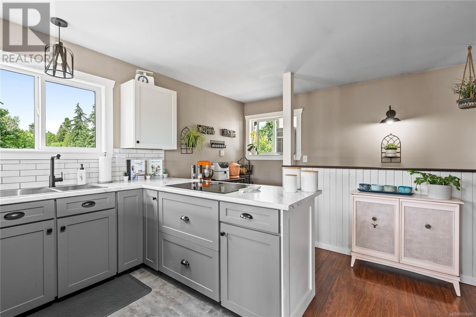 Photo 13 of 1669 Gerrand Rd, Nanaimo BC