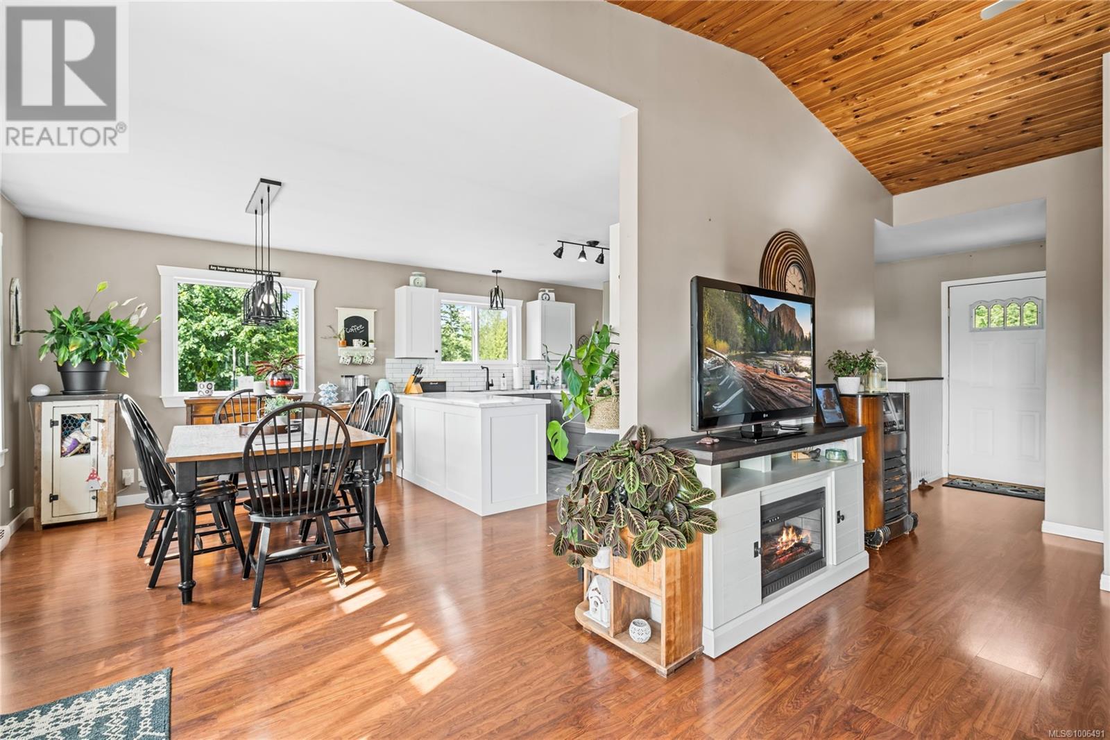 Photo 8 of 1669 Gerrand Rd, Nanaimo BC