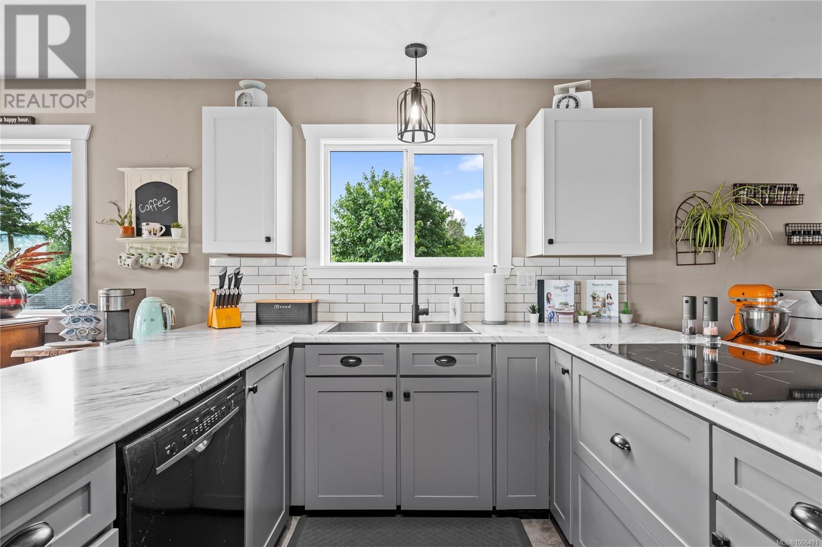 Photo 14 of 1669 Gerrand Rd, Nanaimo BC