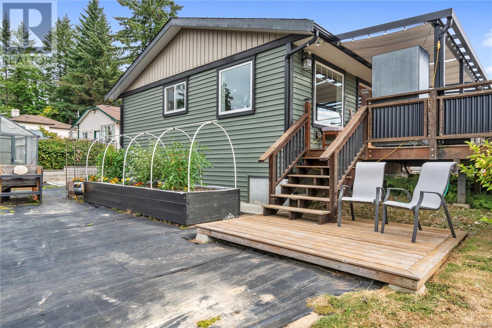 Photo 2 of 1669 Gerrand Rd, Nanaimo BC