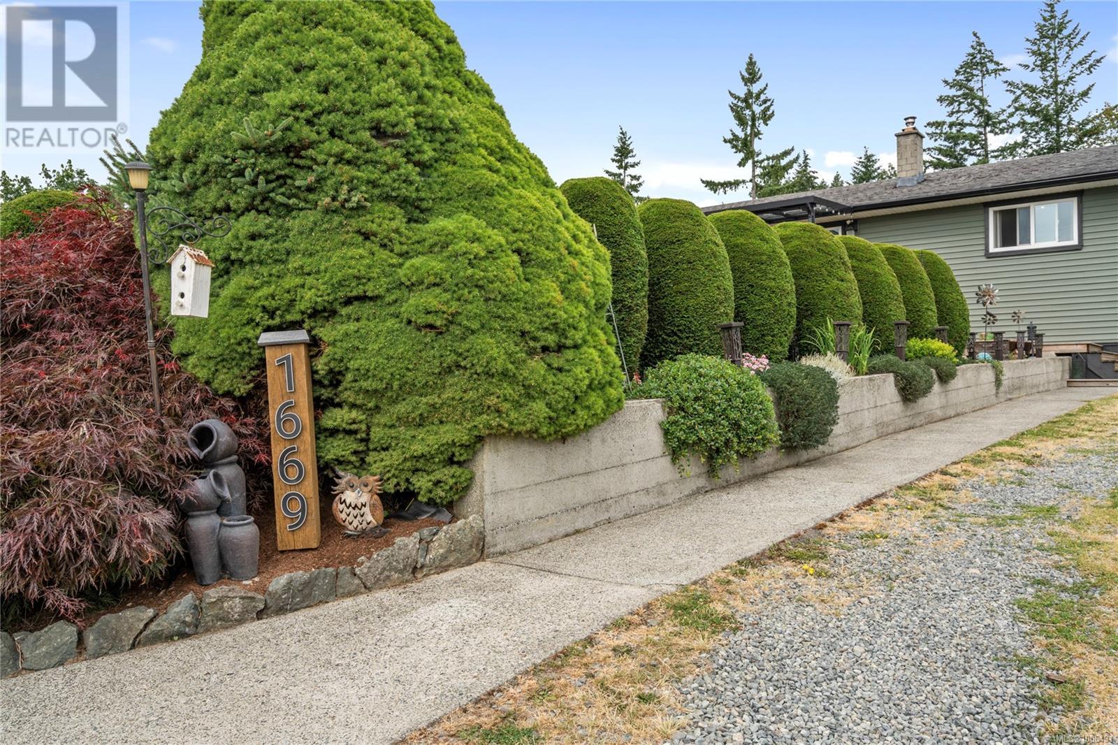 Photo 52 of 1669 Gerrand Rd, Nanaimo BC