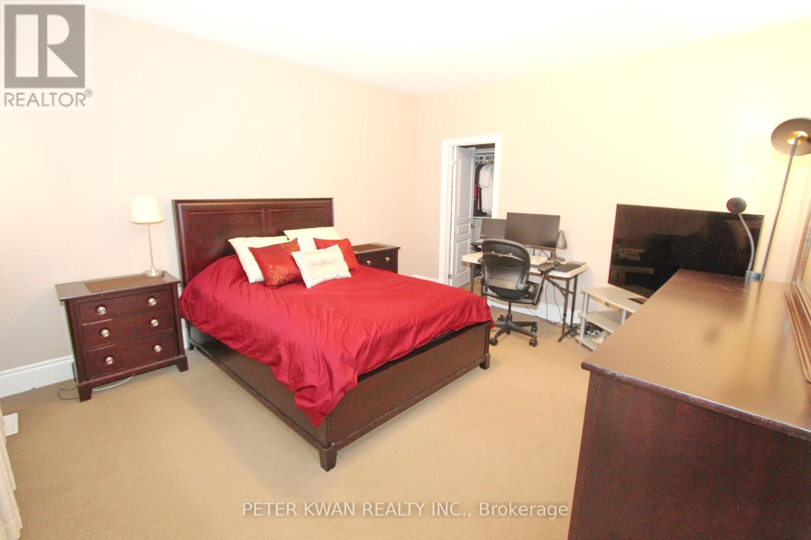 Photo 35 of 123 Carisbrooke Circle, Aurora ON