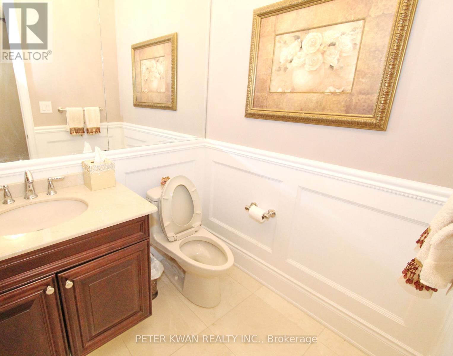 Photo 40 of 123 Carisbrooke Circle, Aurora ON