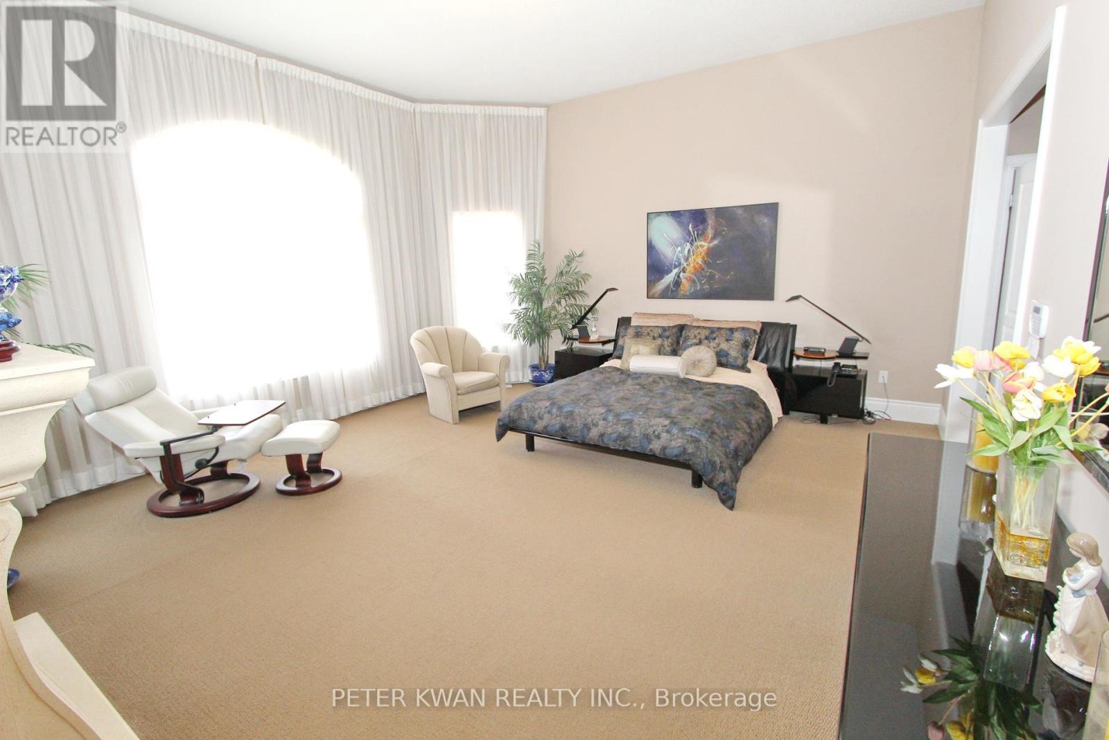 Photo 25 of 123 Carisbrooke Circle, Aurora ON
