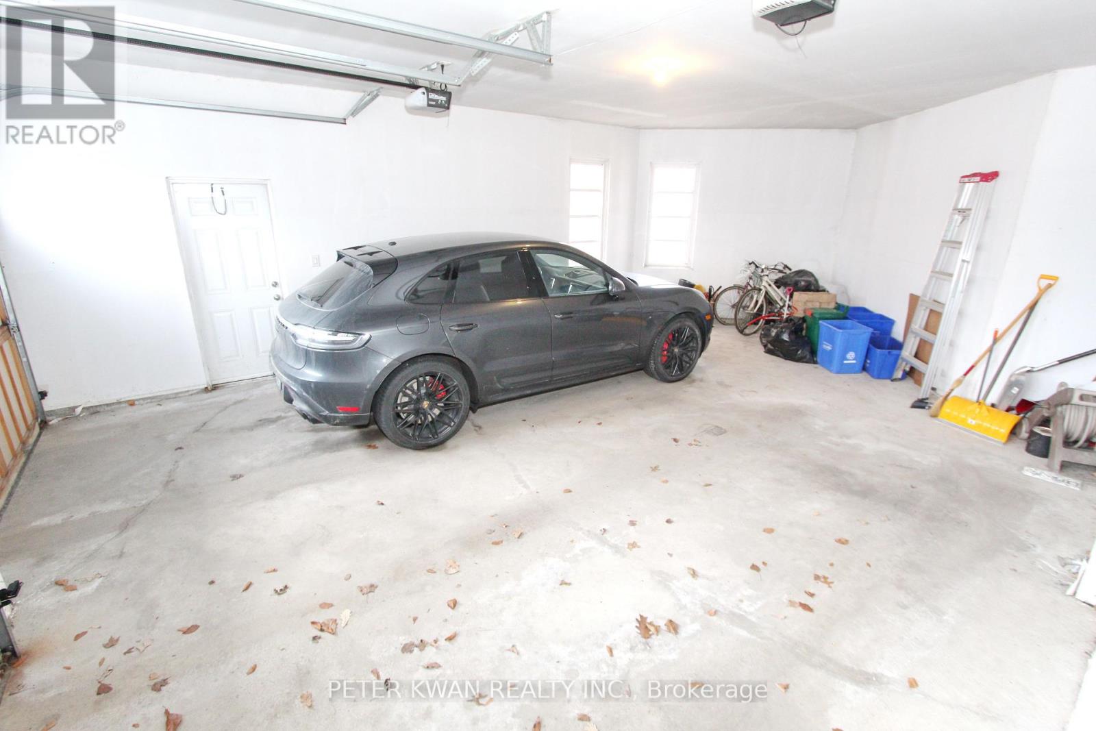 Photo 42 of 123 Carisbrooke Circle, Aurora ON