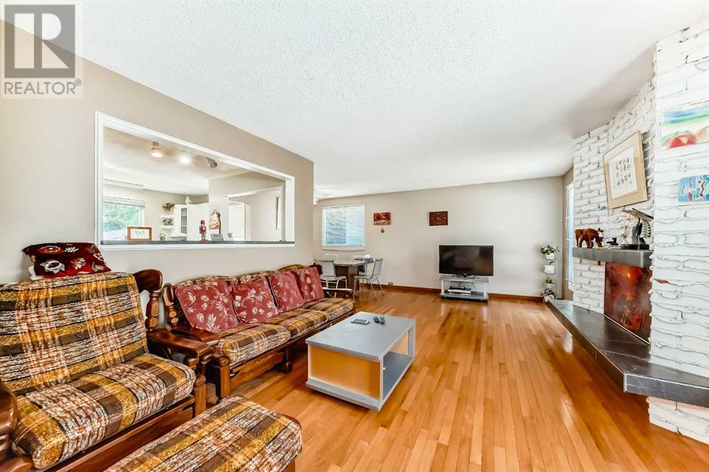 Single Family House Bungalow for Sale in  Dalhurst Way NW Dalhousie Calgary 