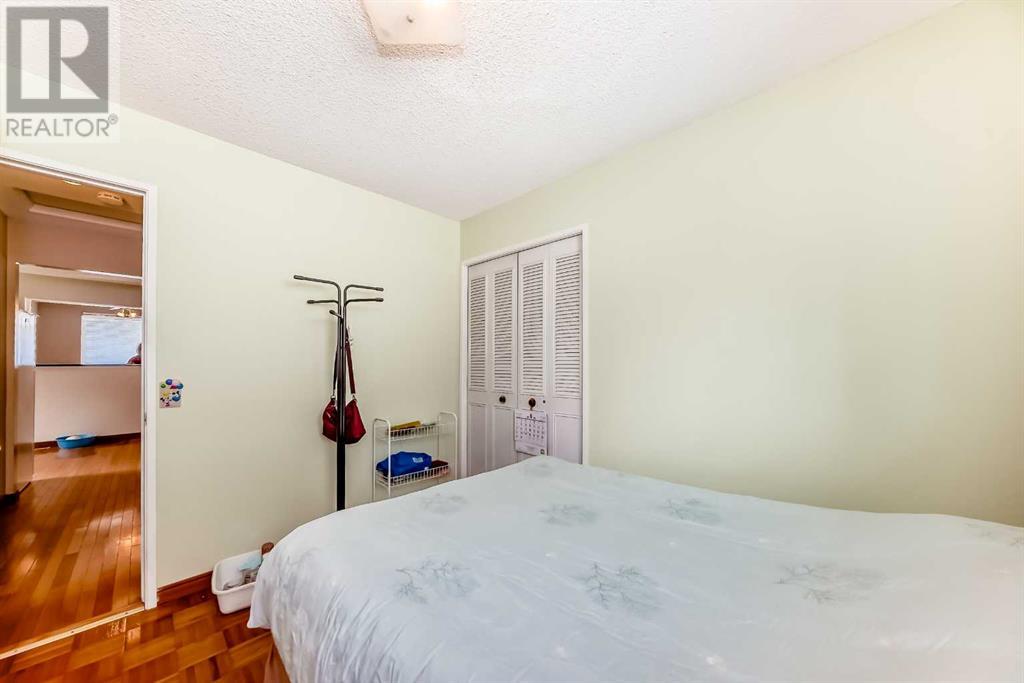 Single Family House Bungalow for Sale in  Dalhurst Way NW Dalhousie Calgary 
