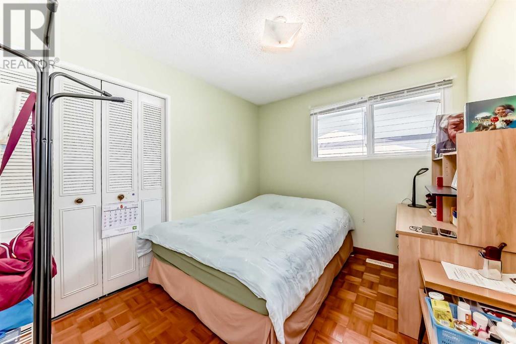 Single Family House Bungalow for Sale in  Dalhurst Way NW Dalhousie Calgary 