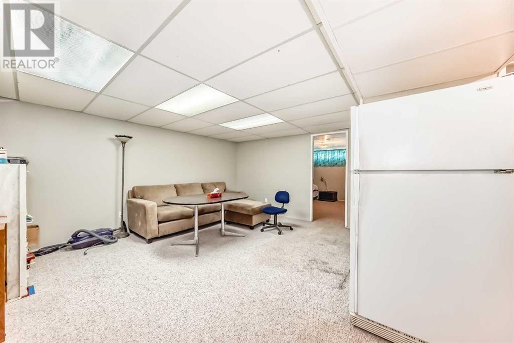 Single Family House Bungalow for Sale in  Dalhurst Way NW Dalhousie Calgary 