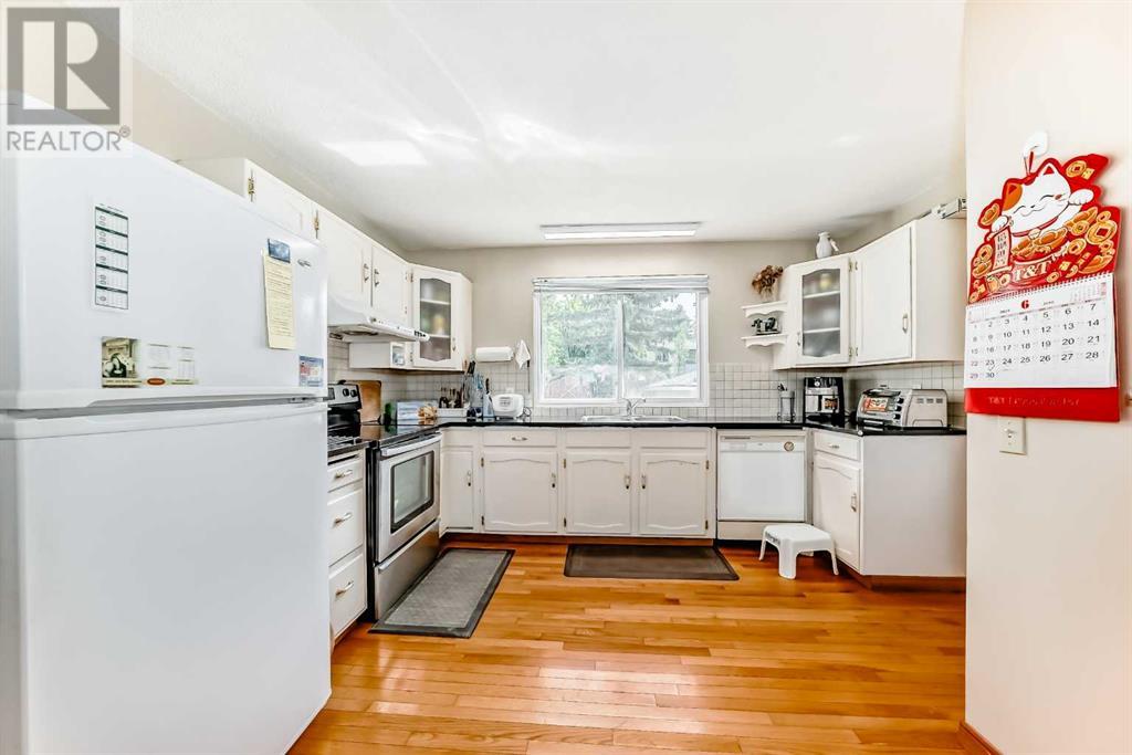Single Family House Bungalow for Sale in  Dalhurst Way NW Dalhousie Calgary 