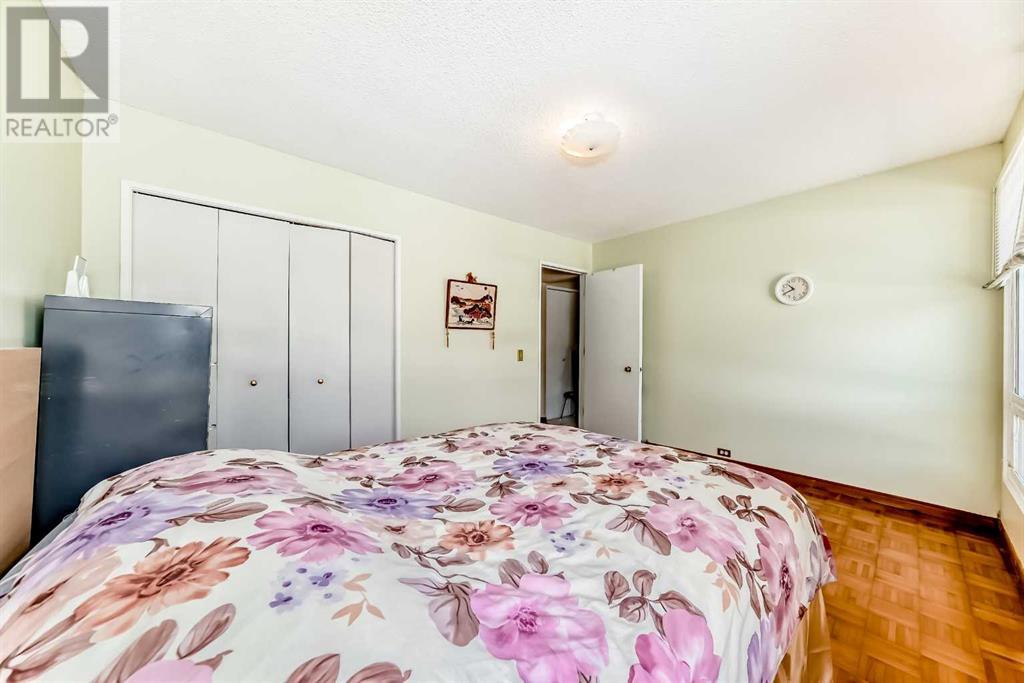 Single Family House Bungalow for Sale in  Dalhurst Way NW Dalhousie Calgary 