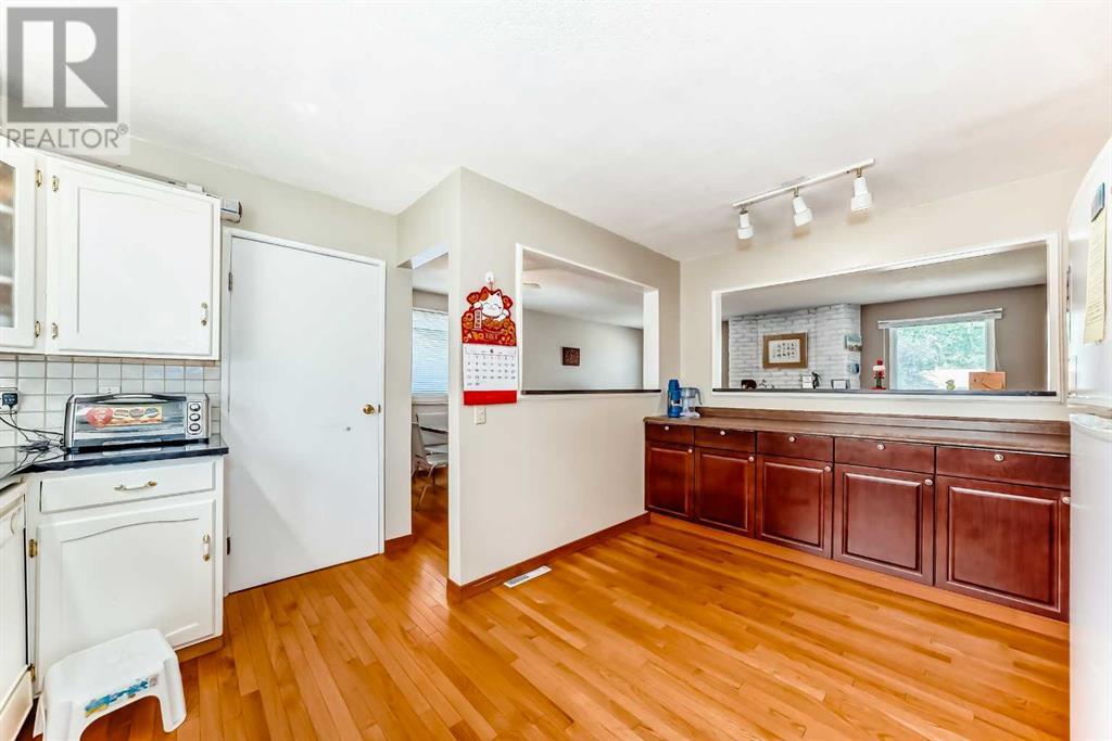 Single Family House Bungalow for Sale in  Dalhurst Way NW Dalhousie Calgary 