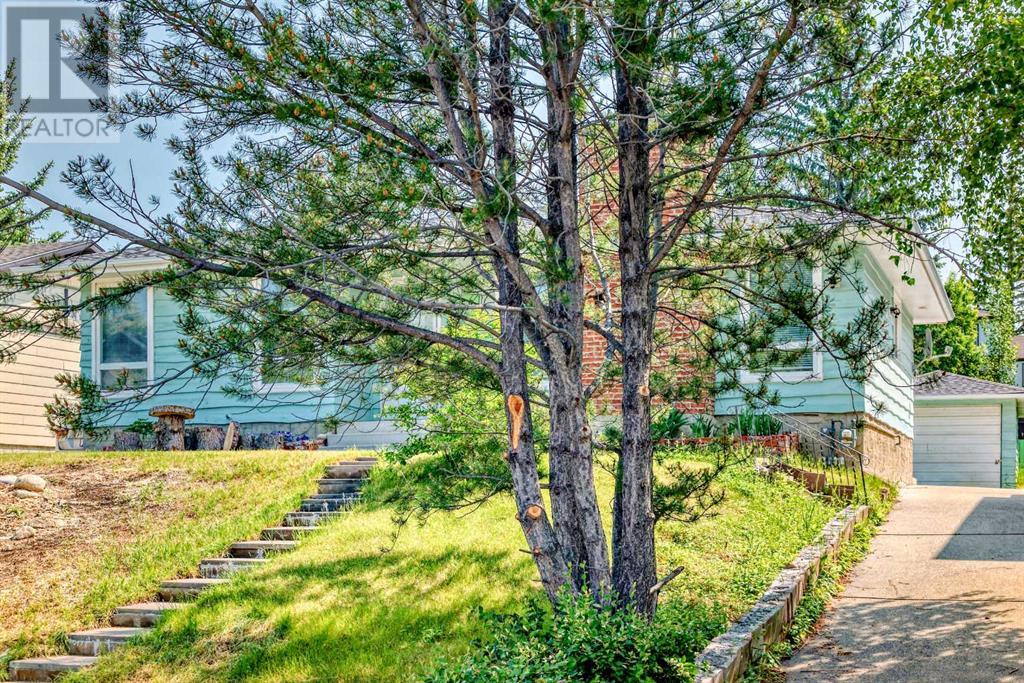 Single Family House Bungalow for Sale in  Dalhurst Way NW Dalhousie Calgary 