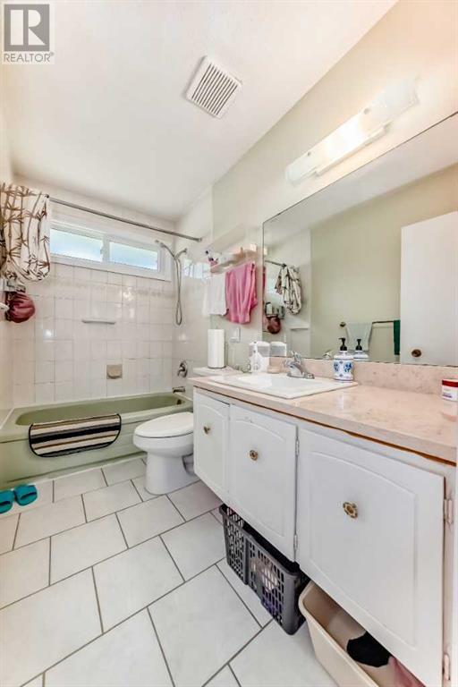 Single Family House Bungalow for Sale in  Dalhurst Way NW Dalhousie Calgary 