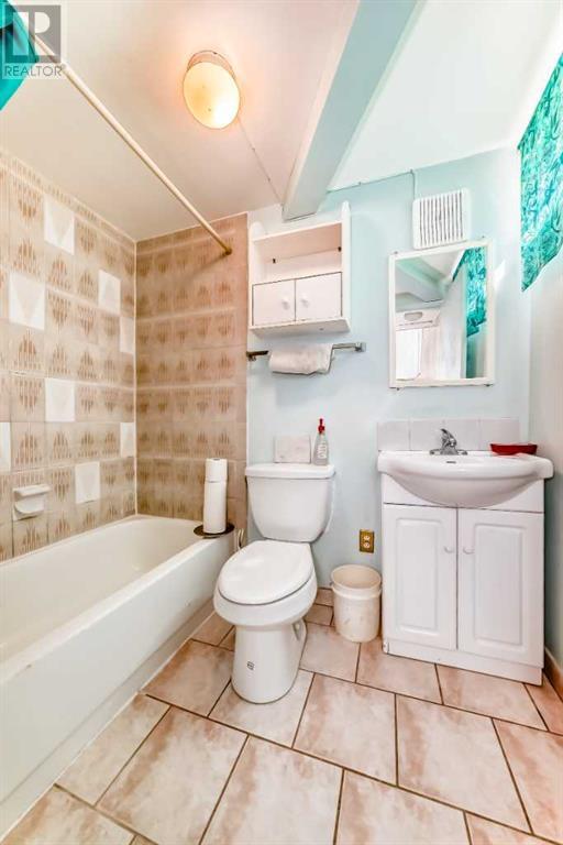 Single Family House Bungalow for Sale in  Dalhurst Way NW Dalhousie Calgary 