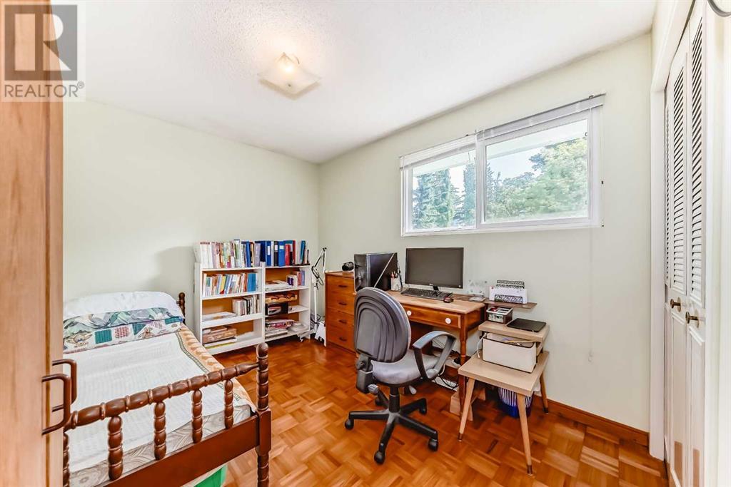 Single Family House Bungalow for Sale in  Dalhurst Way NW Dalhousie Calgary 
