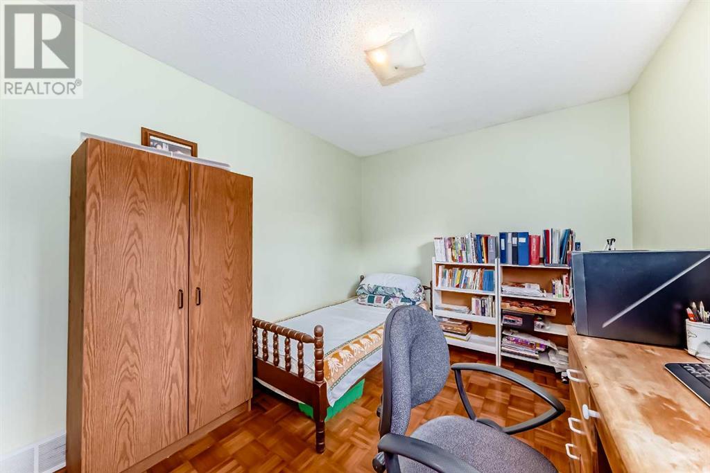 Single Family House Bungalow for Sale in  Dalhurst Way NW Dalhousie Calgary 