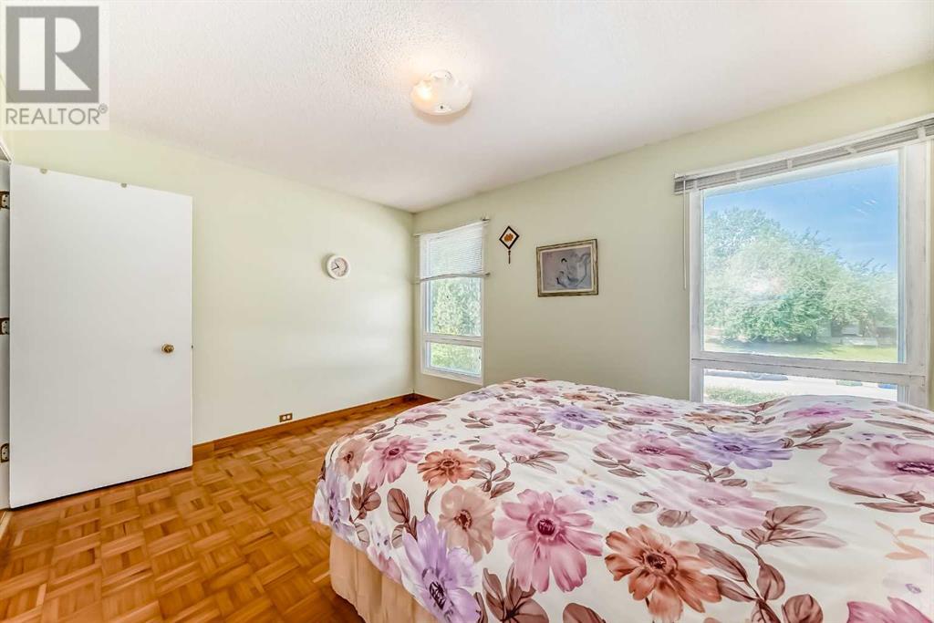 Single Family House Bungalow for Sale in  Dalhurst Way NW Dalhousie Calgary 
