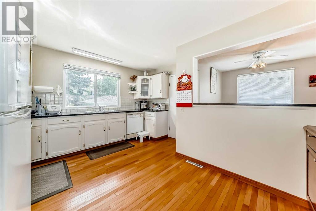Single Family House Bungalow for Sale in  Dalhurst Way NW Dalhousie Calgary 
