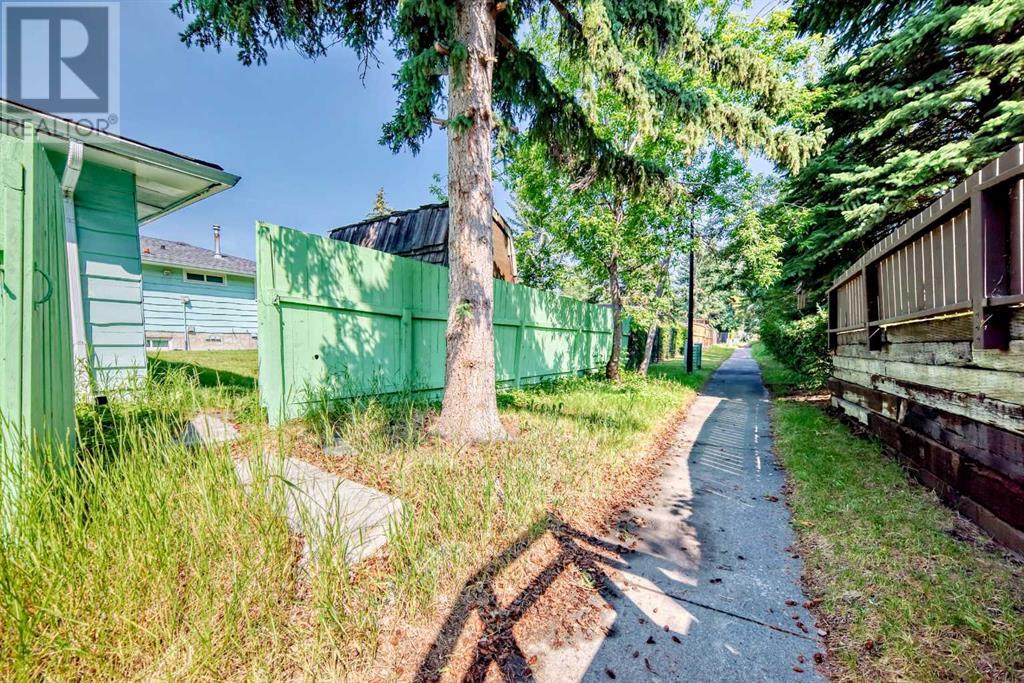 Single Family House Bungalow for Sale in  Dalhurst Way NW Dalhousie Calgary 