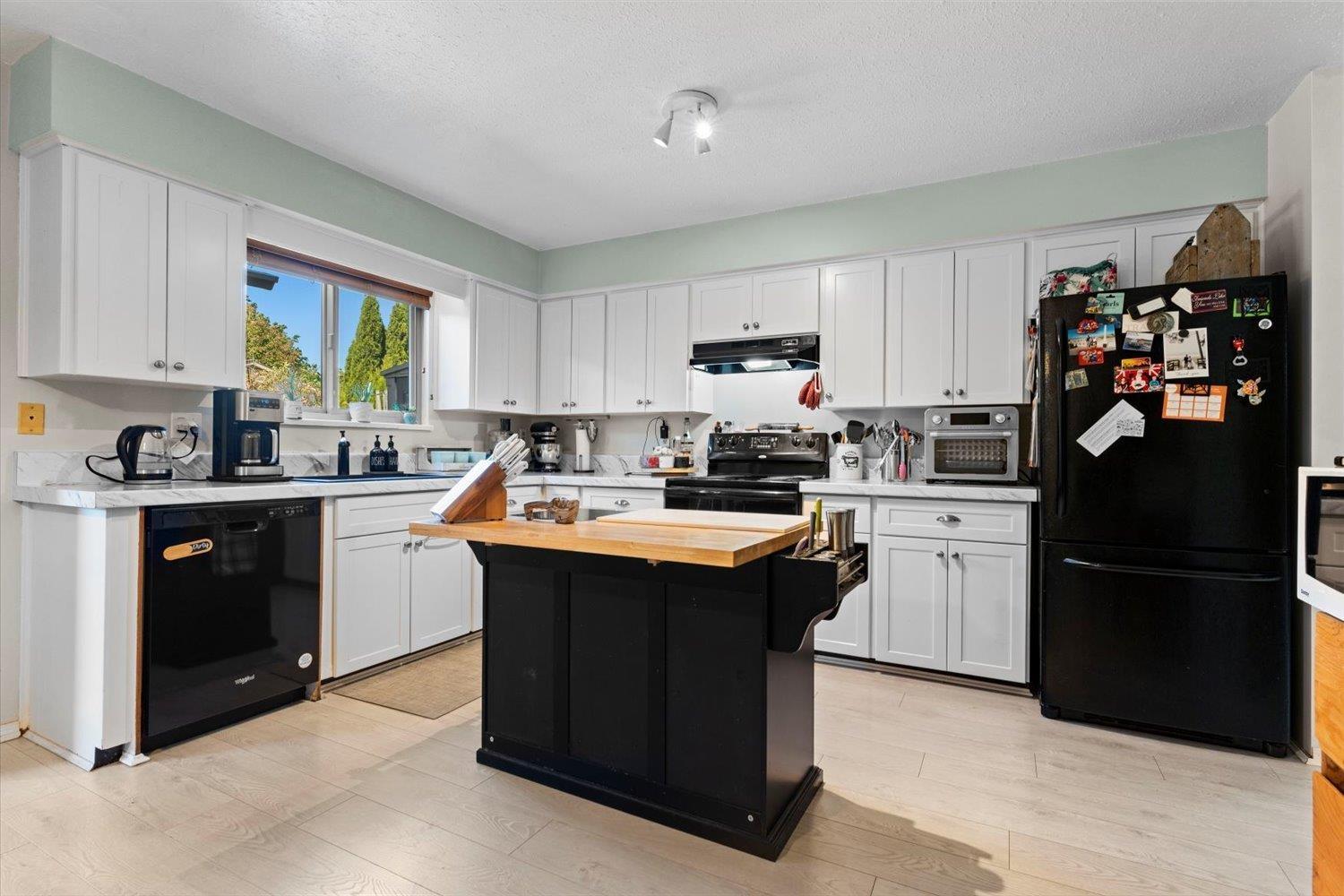 Photo 3 of 8543 Mccutcheon Avenue Chilliwack Proper South, Chilliwack BC