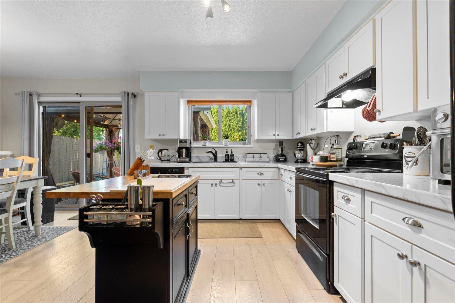 Photo 15 of 8543 Mccutcheon Avenue Chilliwack Proper South, Chilliwack BC