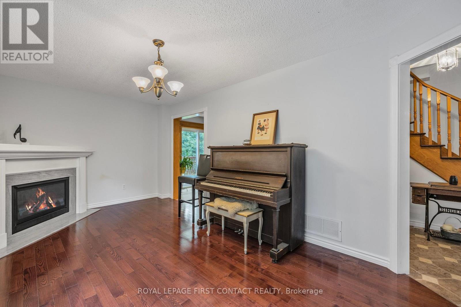 Single Family House for Sale in  LIVINGSTONE STREET W Barrie (Northwest) 