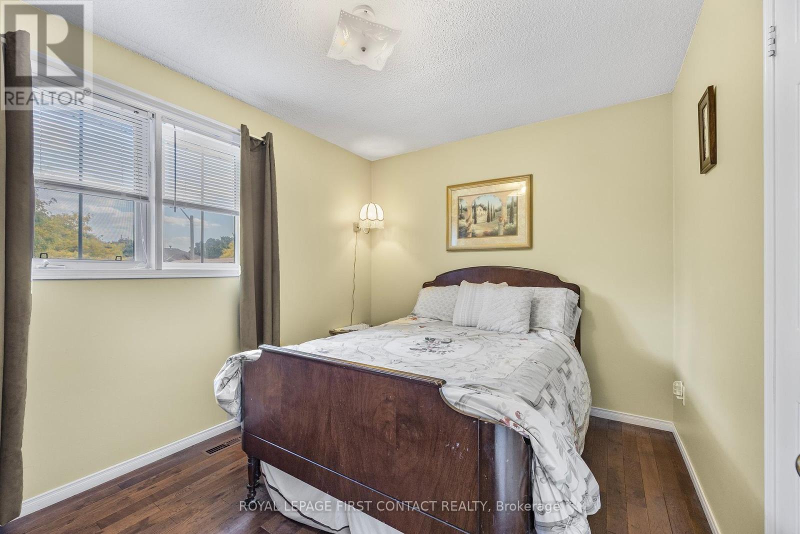 Single Family House for Sale in  LIVINGSTONE STREET W Barrie (Northwest) 