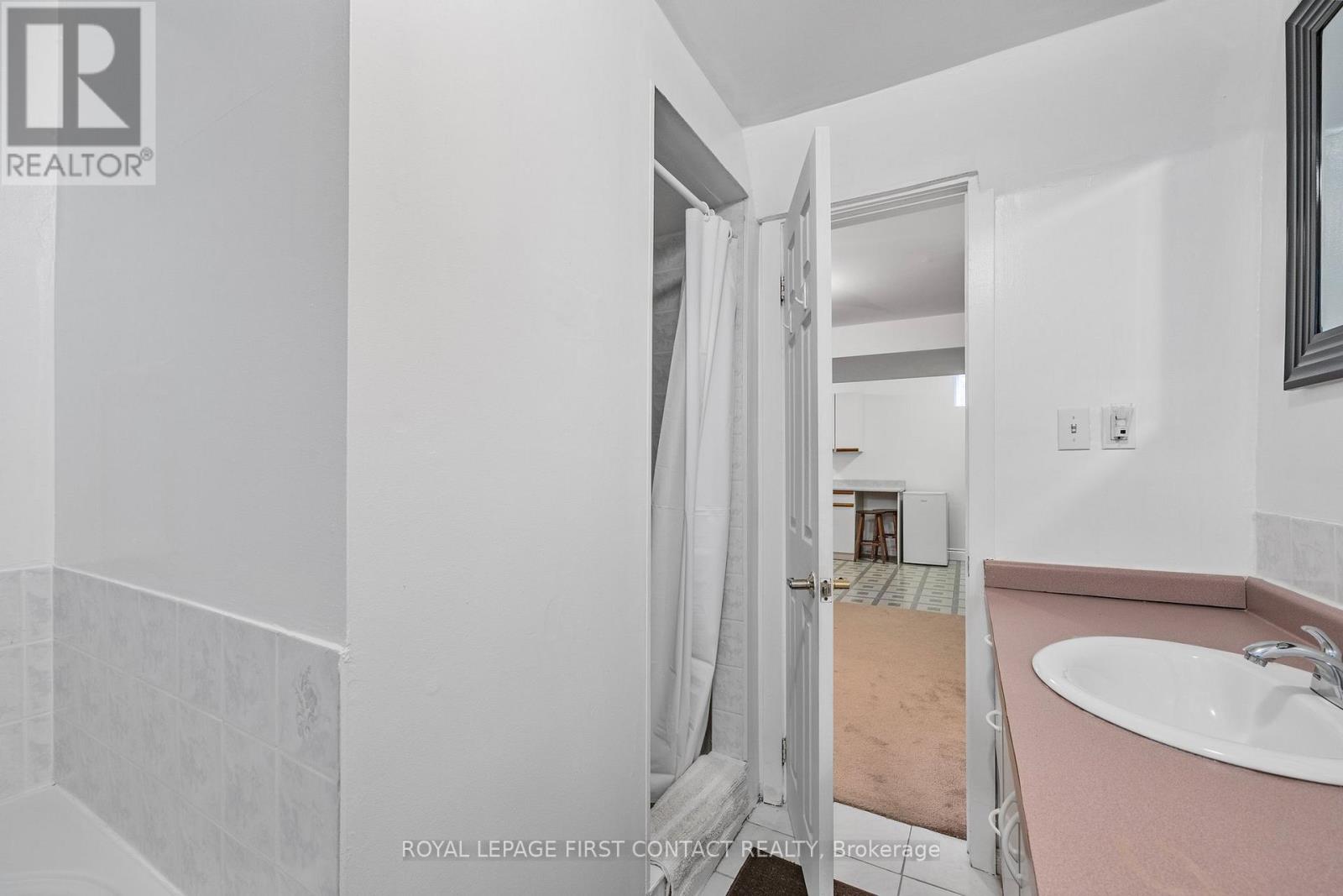 Single Family House for Sale in  LIVINGSTONE STREET W Barrie (Northwest) 