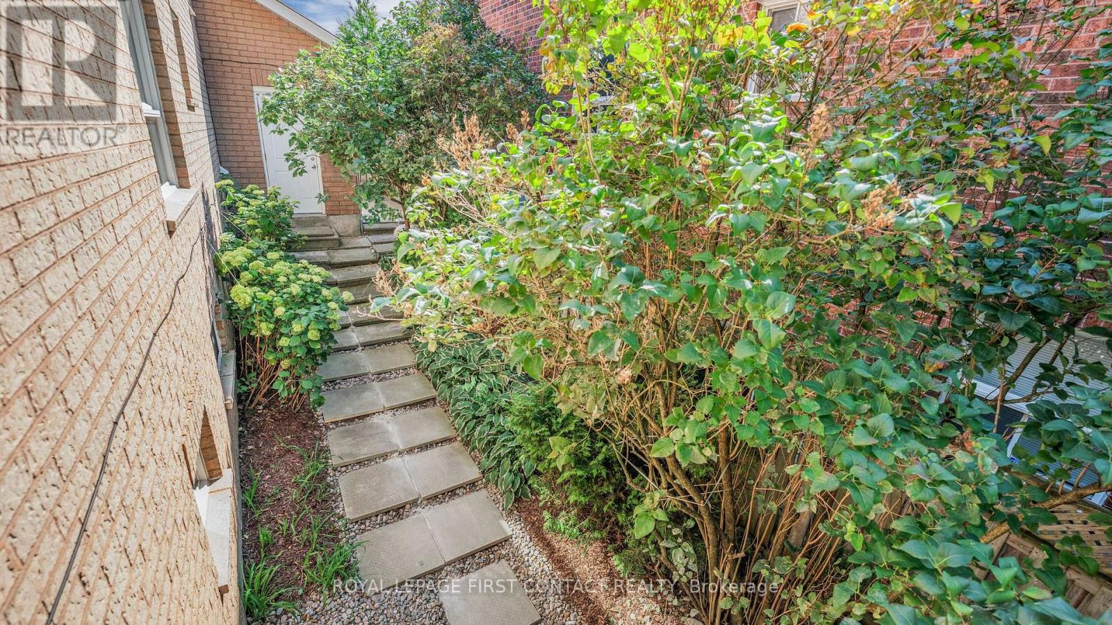 Single Family House for Sale in  LIVINGSTONE STREET W Barrie (Northwest) 