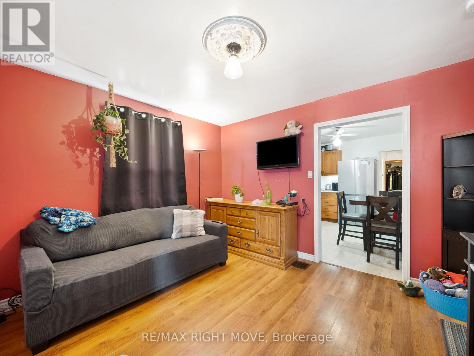 Photo 8 of 122 Elgin Street, Orillia ON