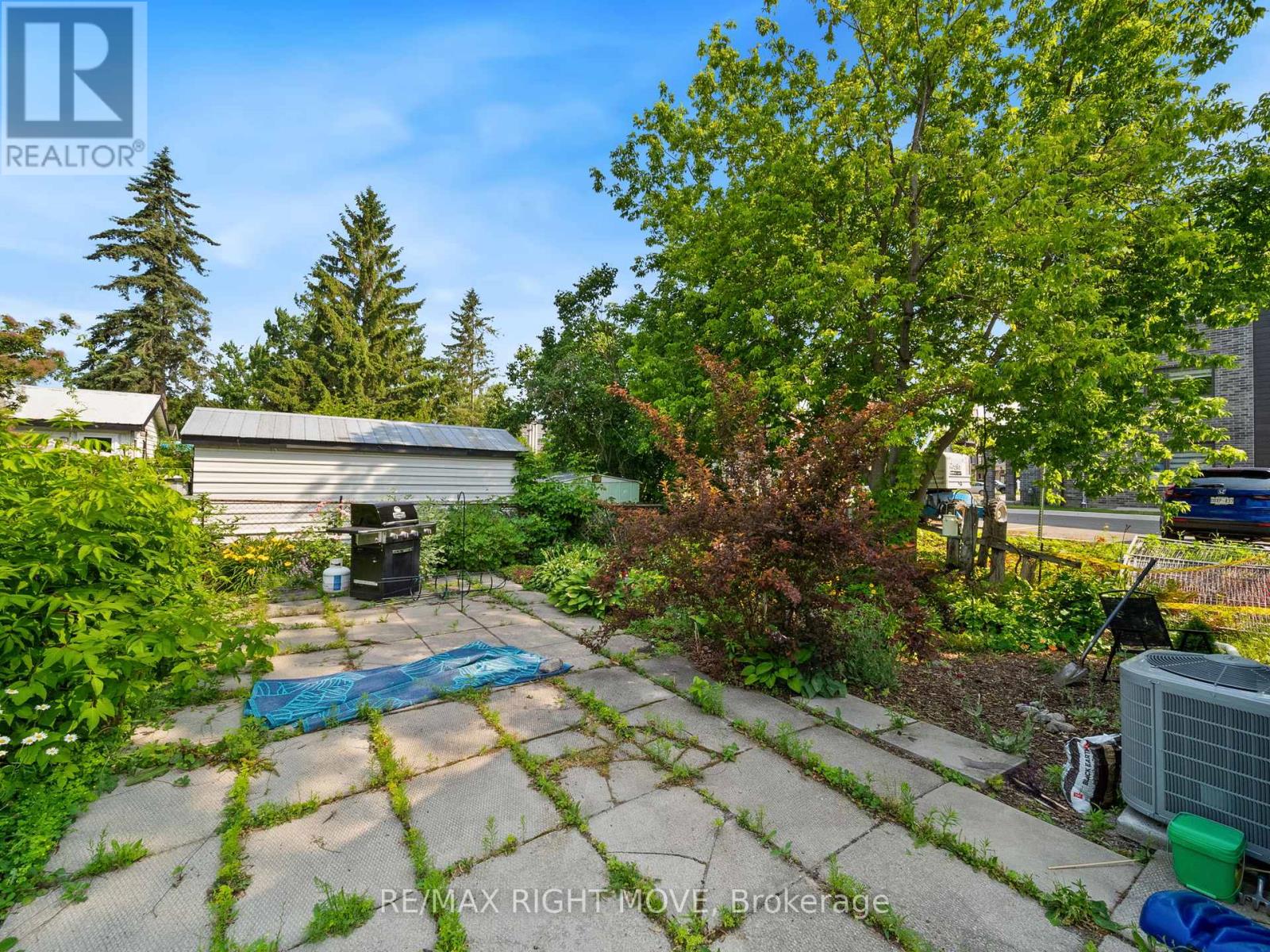 Photo 3 of 122 Elgin Street, Orillia ON