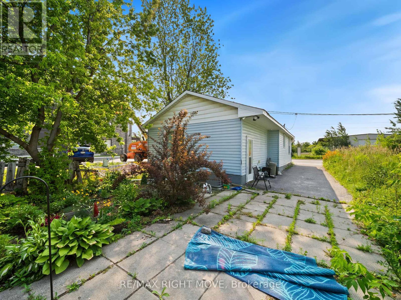 Photo 10 of 122 Elgin Street, Orillia ON
