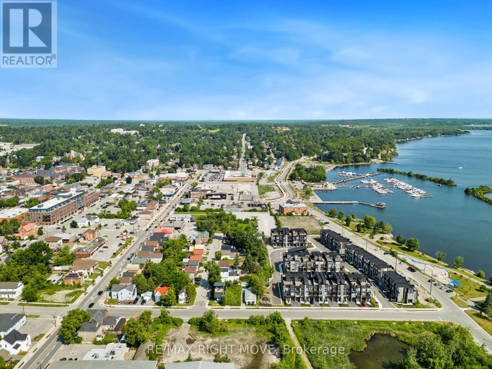 Photo 2 of 122 Elgin Street, Orillia ON