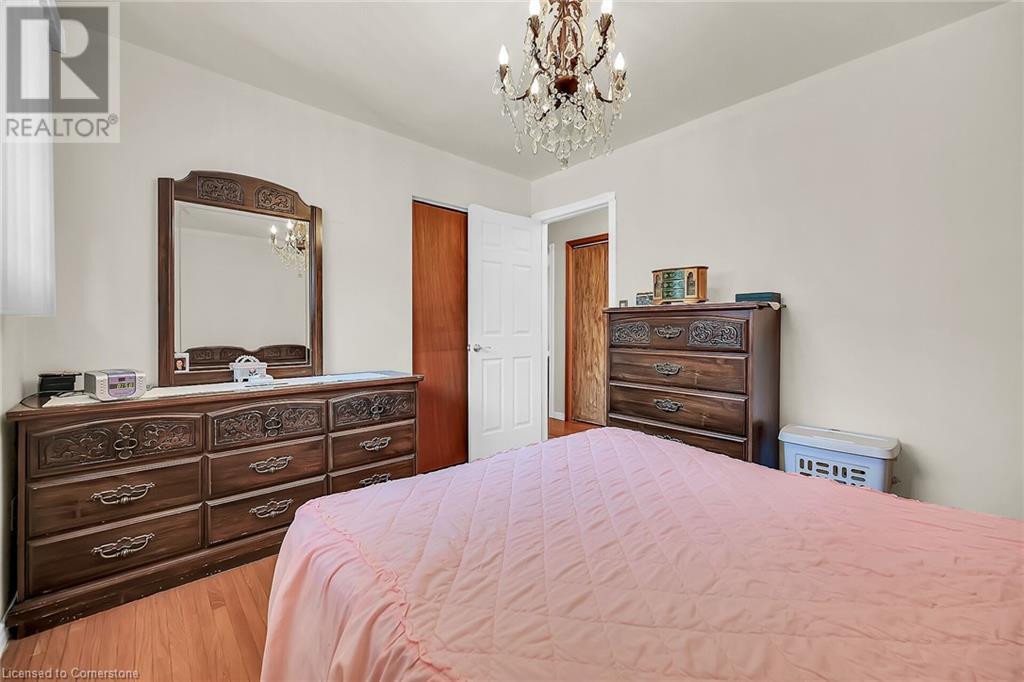 Photo 19 of 31 Summercrest Drive, Hamilton ON