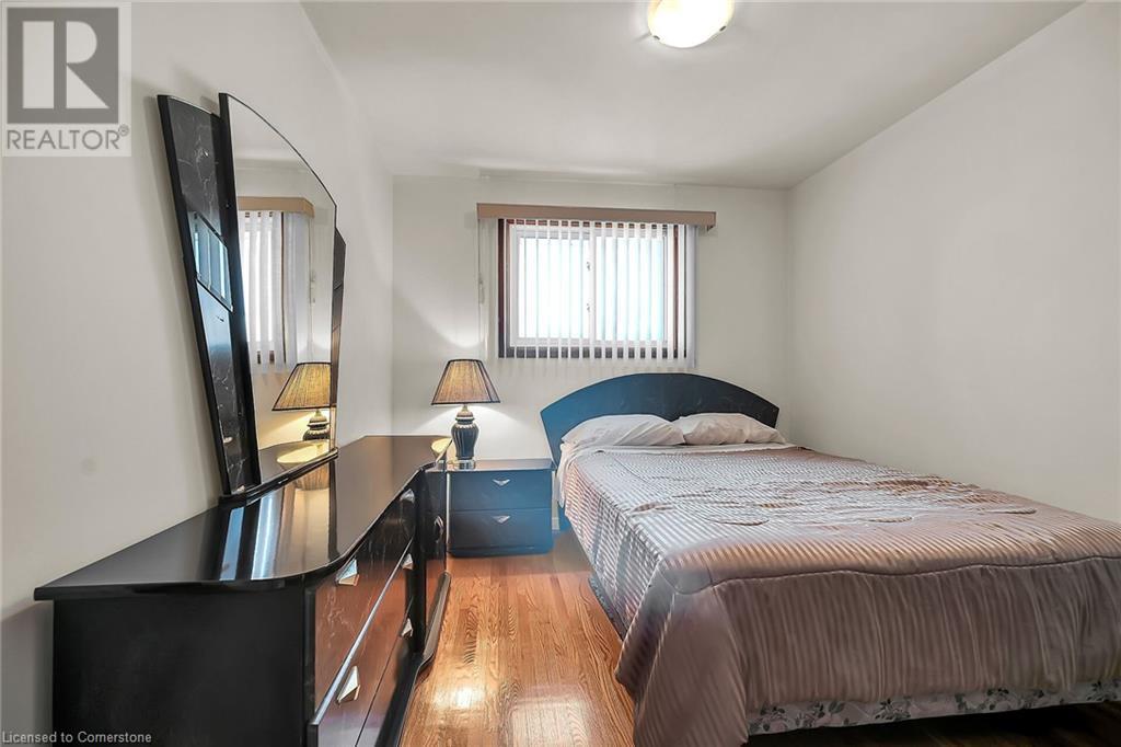 Photo 20 of 31 Summercrest Drive, Hamilton ON