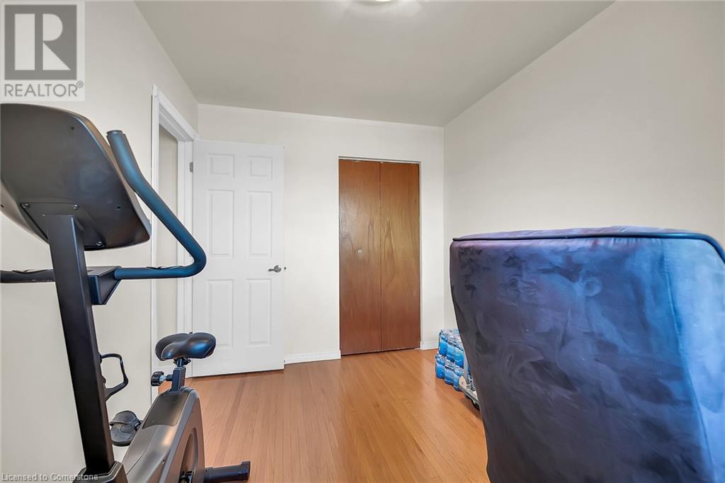 Photo 23 of 31 Summercrest Drive, Hamilton ON