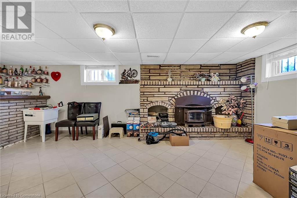 Photo 26 of 31 Summercrest Drive, Hamilton ON